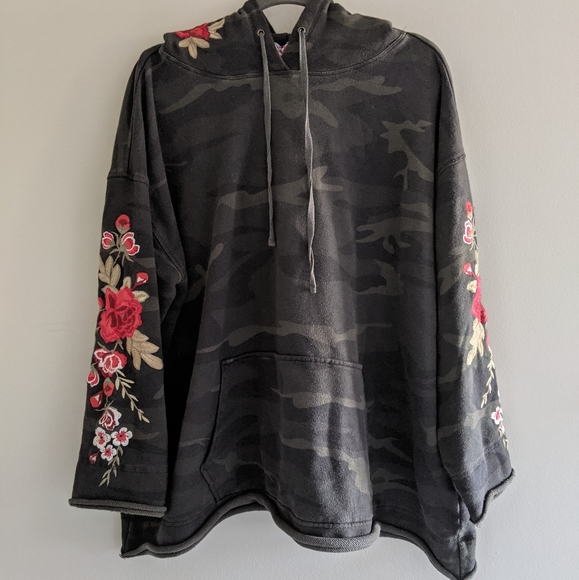 EUC Johnny Was Embroidered Camo Hoodie Sweatshirt, size 3X - Picture 7 of 9